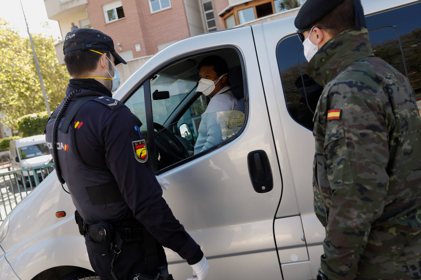 Fotos: Cerco en las carreteras a las escapadas de fin de semana