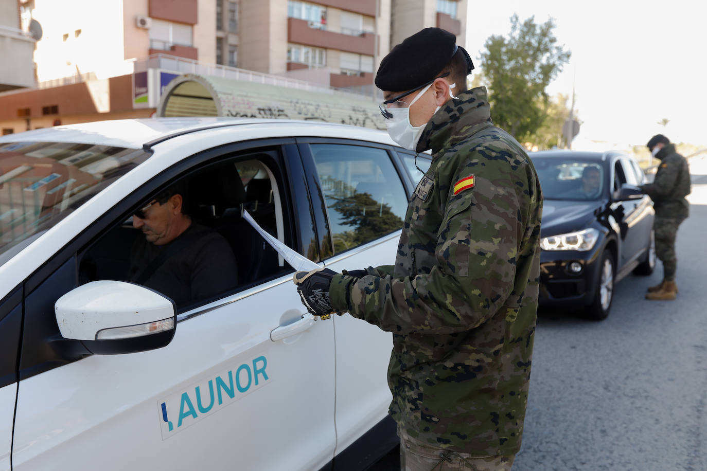 Fotos: Cerco en las carreteras a las escapadas de fin de semana