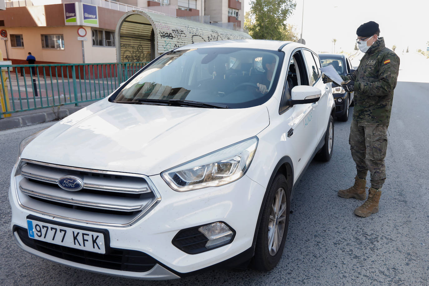 Fotos: Cerco en las carreteras a las escapadas de fin de semana