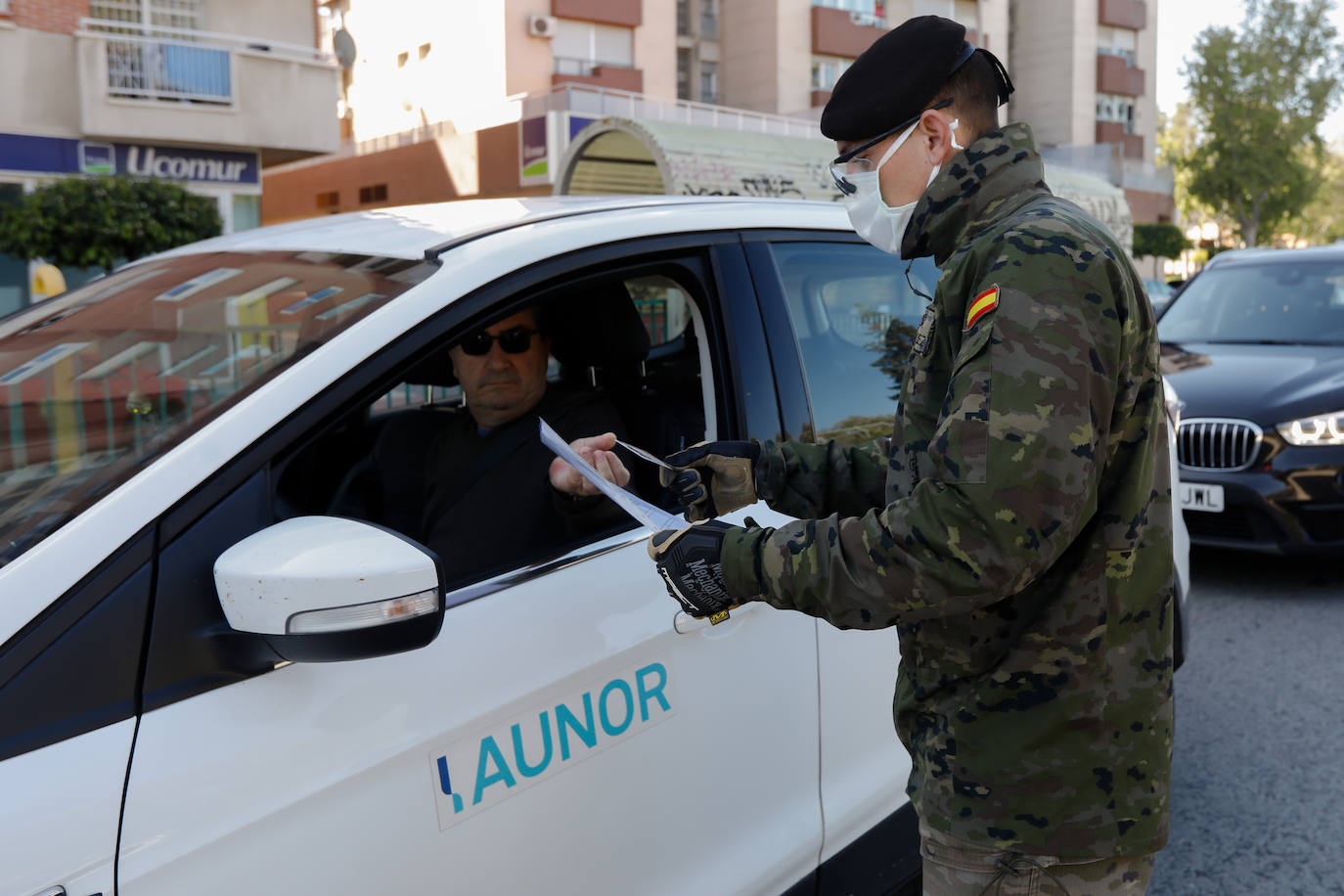 Fotos: Cerco en las carreteras a las escapadas de fin de semana
