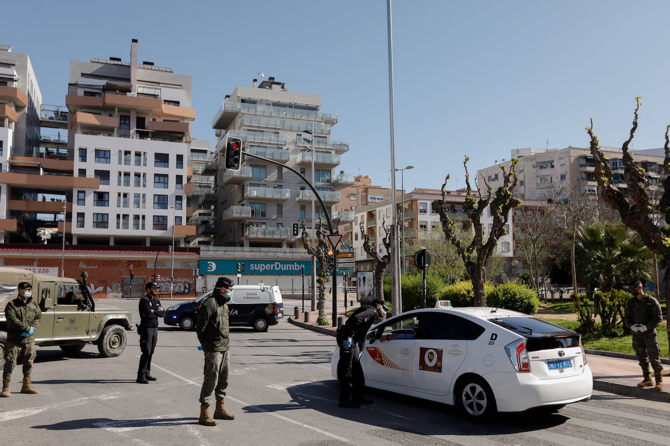Fotos: Cerco en las carreteras a las escapadas de fin de semana