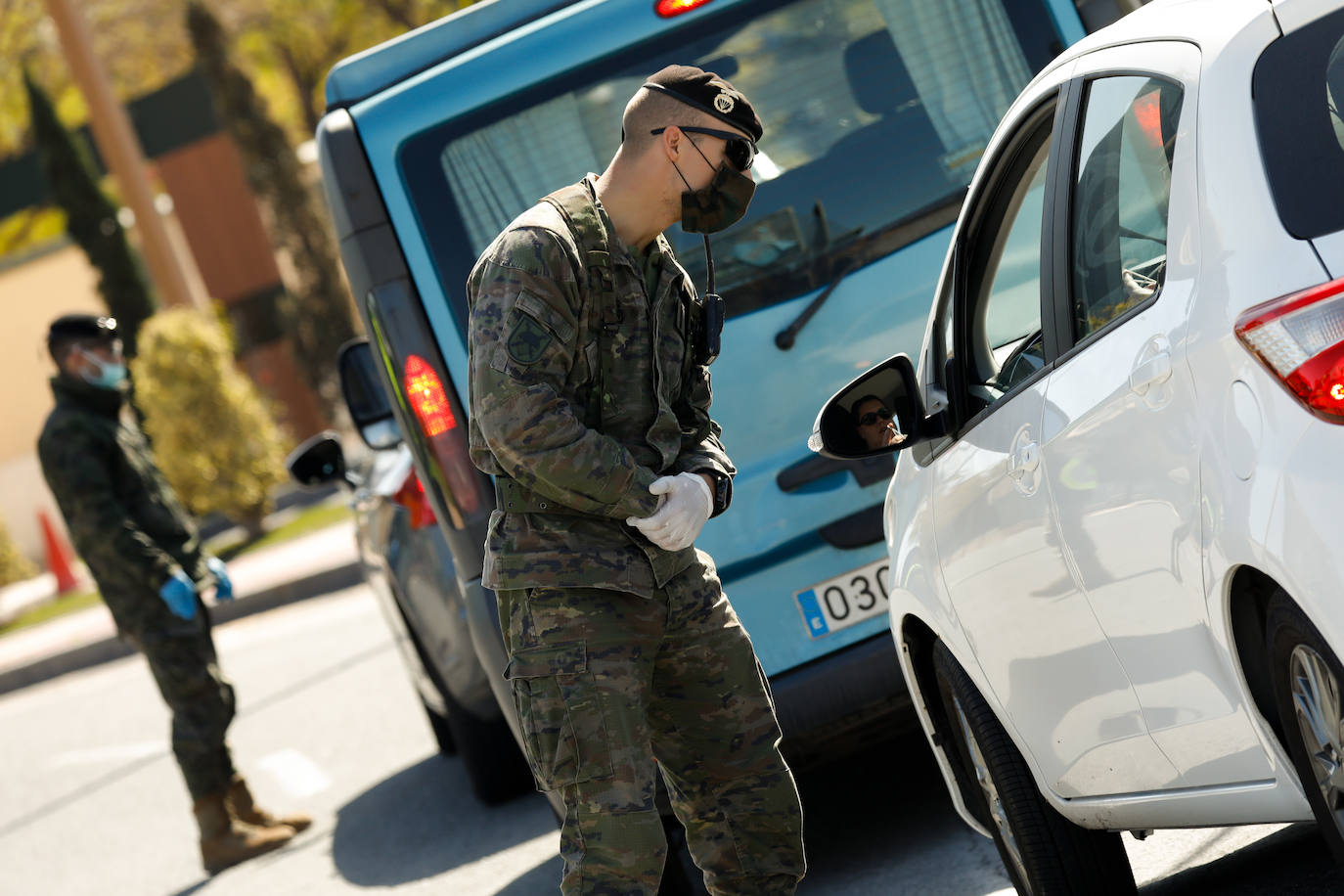 Fotos: Cerco en las carreteras a las escapadas de fin de semana