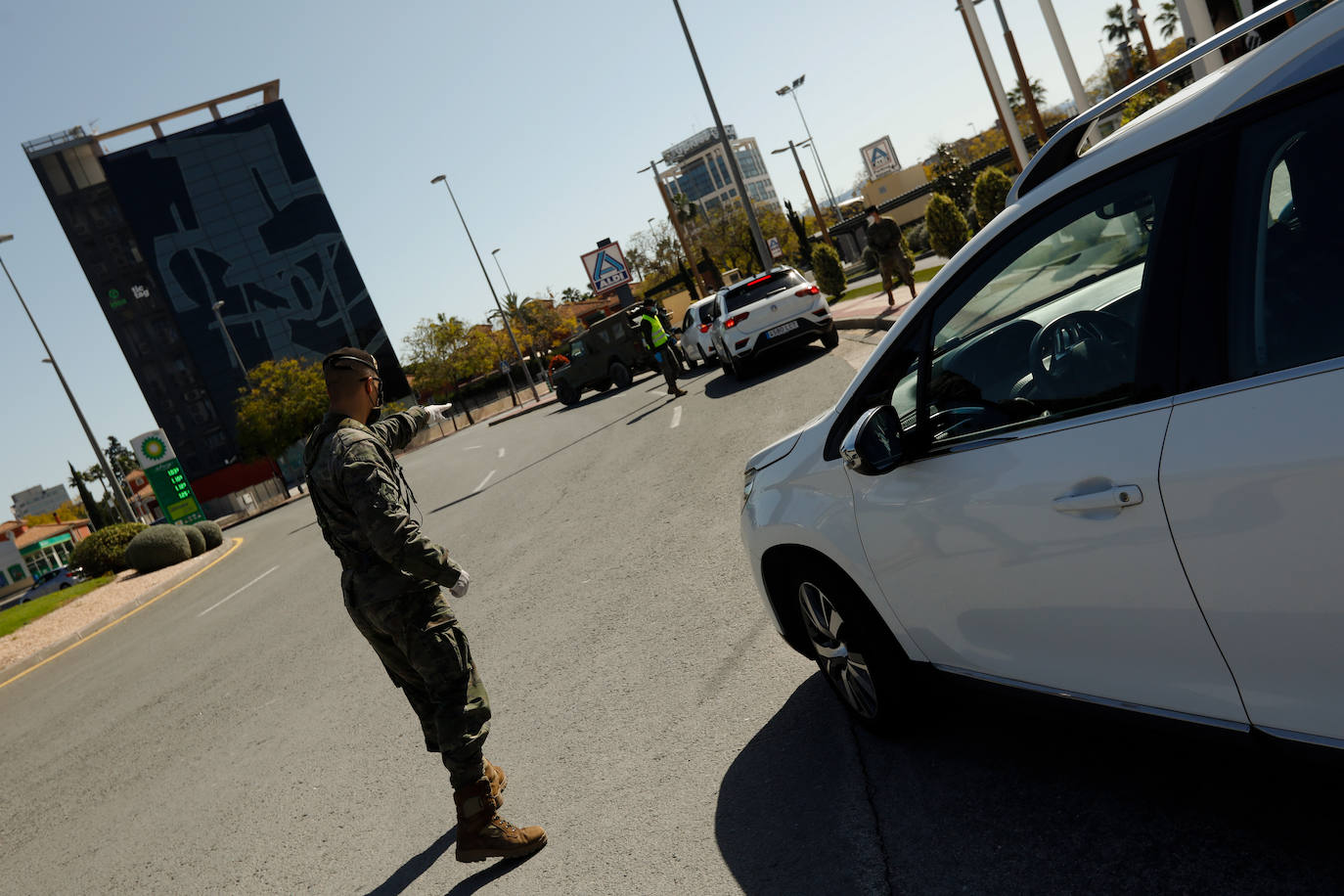 Fotos: Cerco en las carreteras a las escapadas de fin de semana