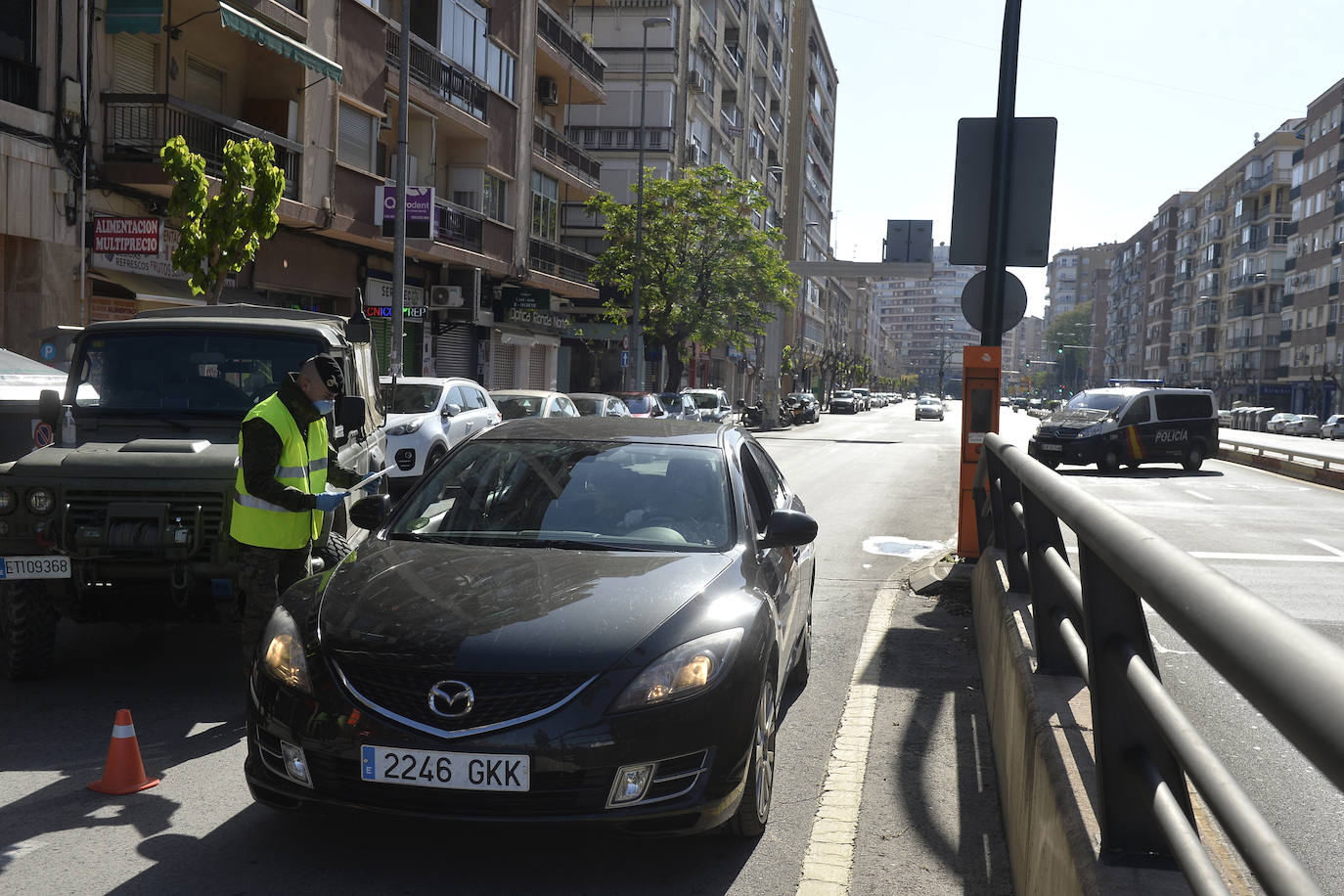 Fotos: Cerco en las carreteras a las escapadas de fin de semana