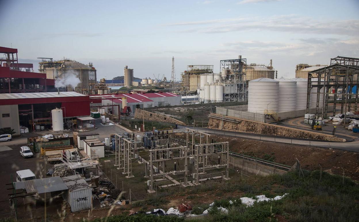 Industrias en el Valle de Escombreras.