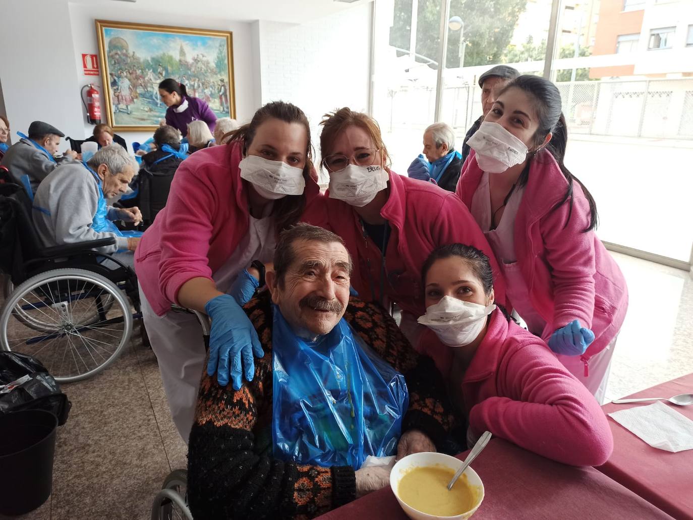 Fotos: Trabajadores de la residencia Vip Suites de Murcia se aislan junto a los usuarios