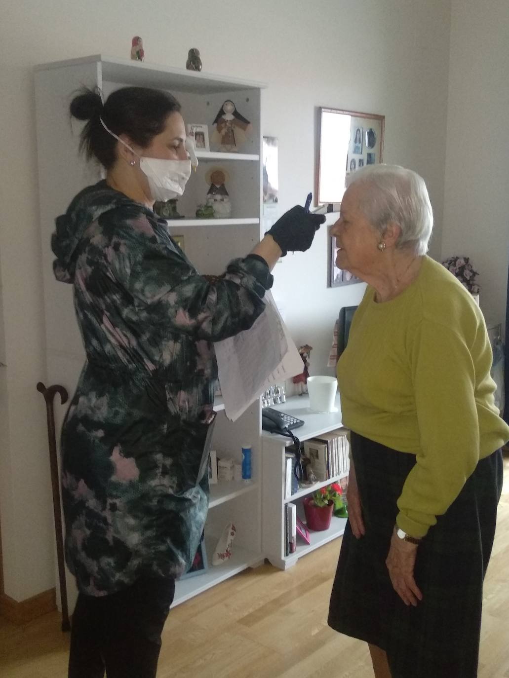 Fotos: Trabajadores de la residencia Vip Suites de Murcia se aislan junto a los usuarios