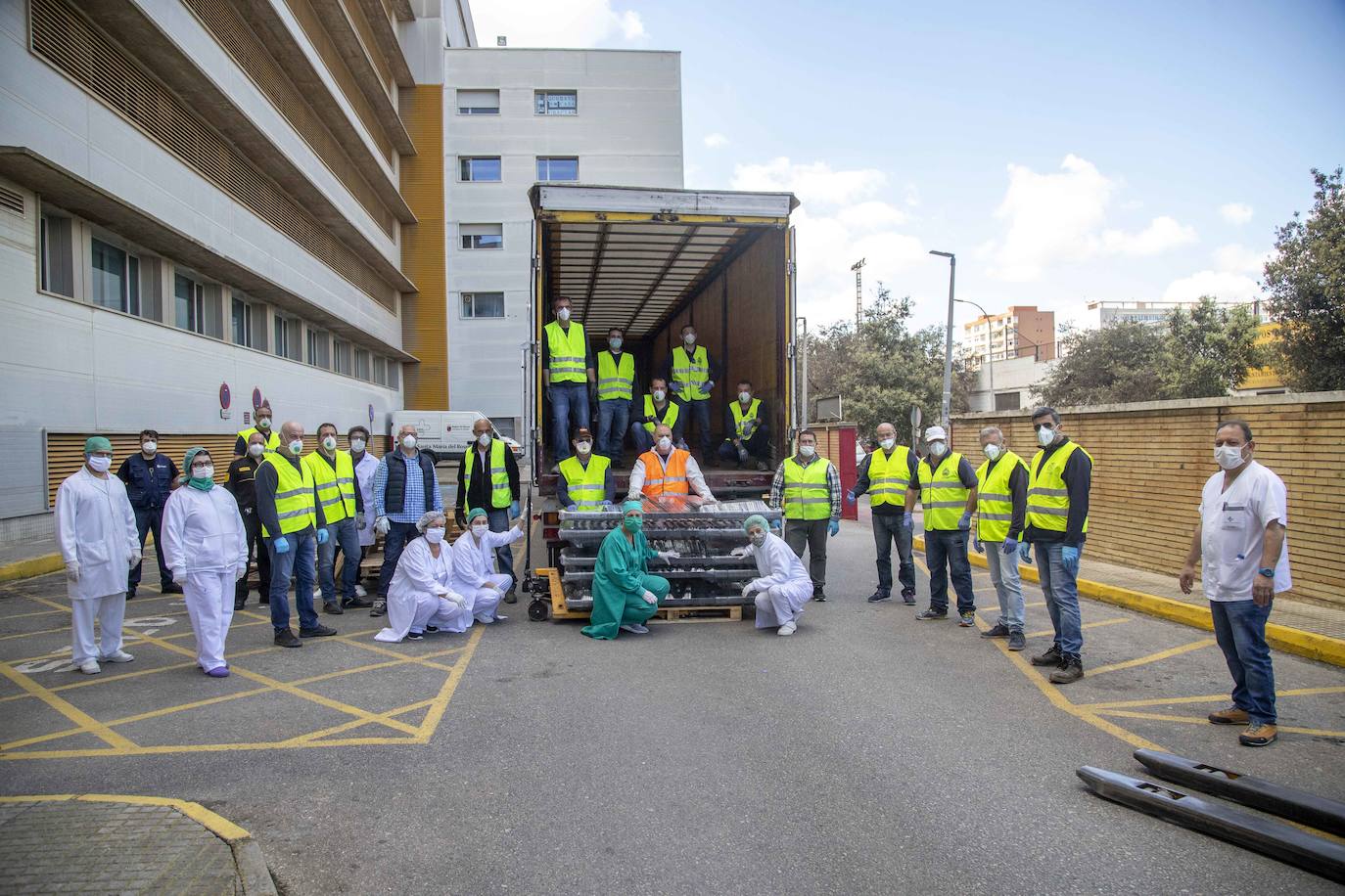Fotos: El Rosell recibe 100 nuevas camas de hospitalización para hacer frente al coronavirus