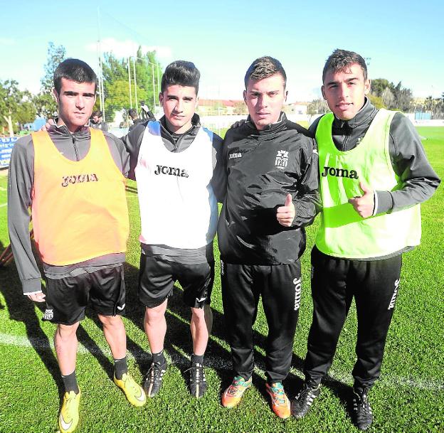 Santisteban, Segura, Comino y Delfín, en un entrenamiento con el Efesé. 