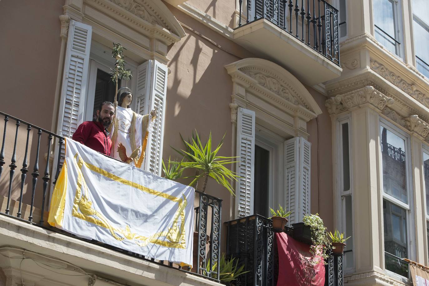 Fotos: Los cartageneros engalanan sus balcones