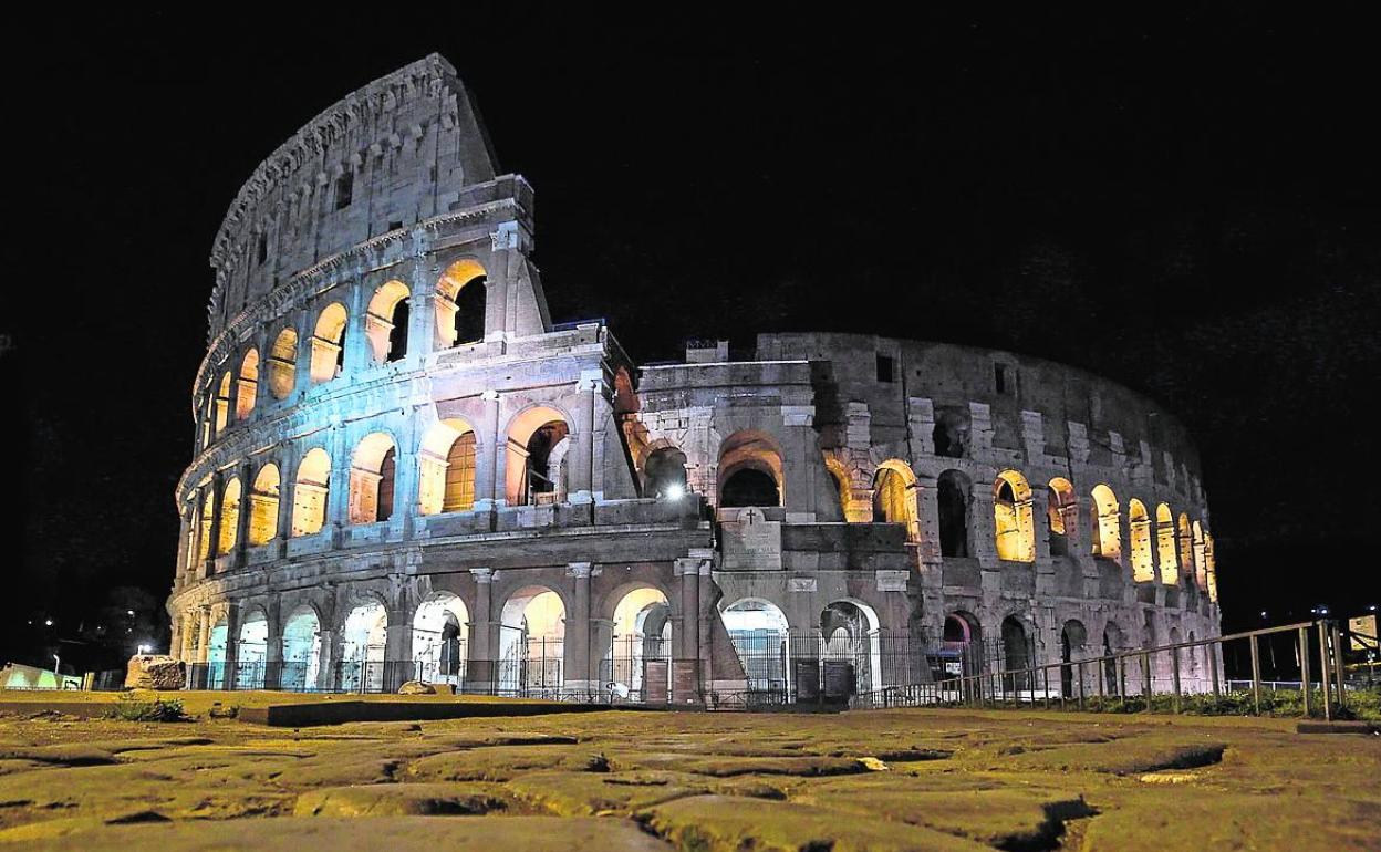 El Coliseo de Roma, sin turistas.