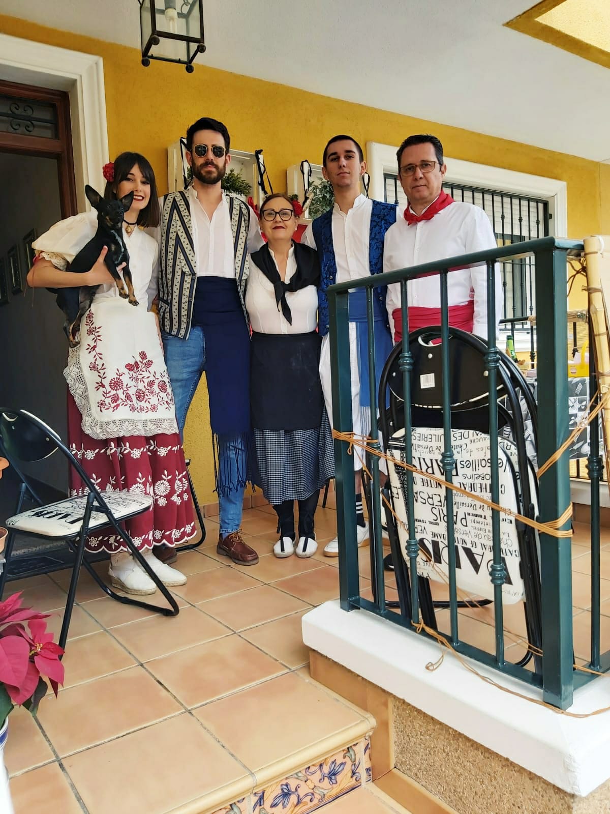 Andrea Cano y su familia han montado la barraca en casa.