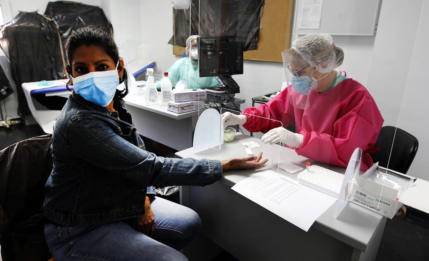 Fotos: Salud confía en completar en tres semanas las pruebas a más de 20.000 casos posibles