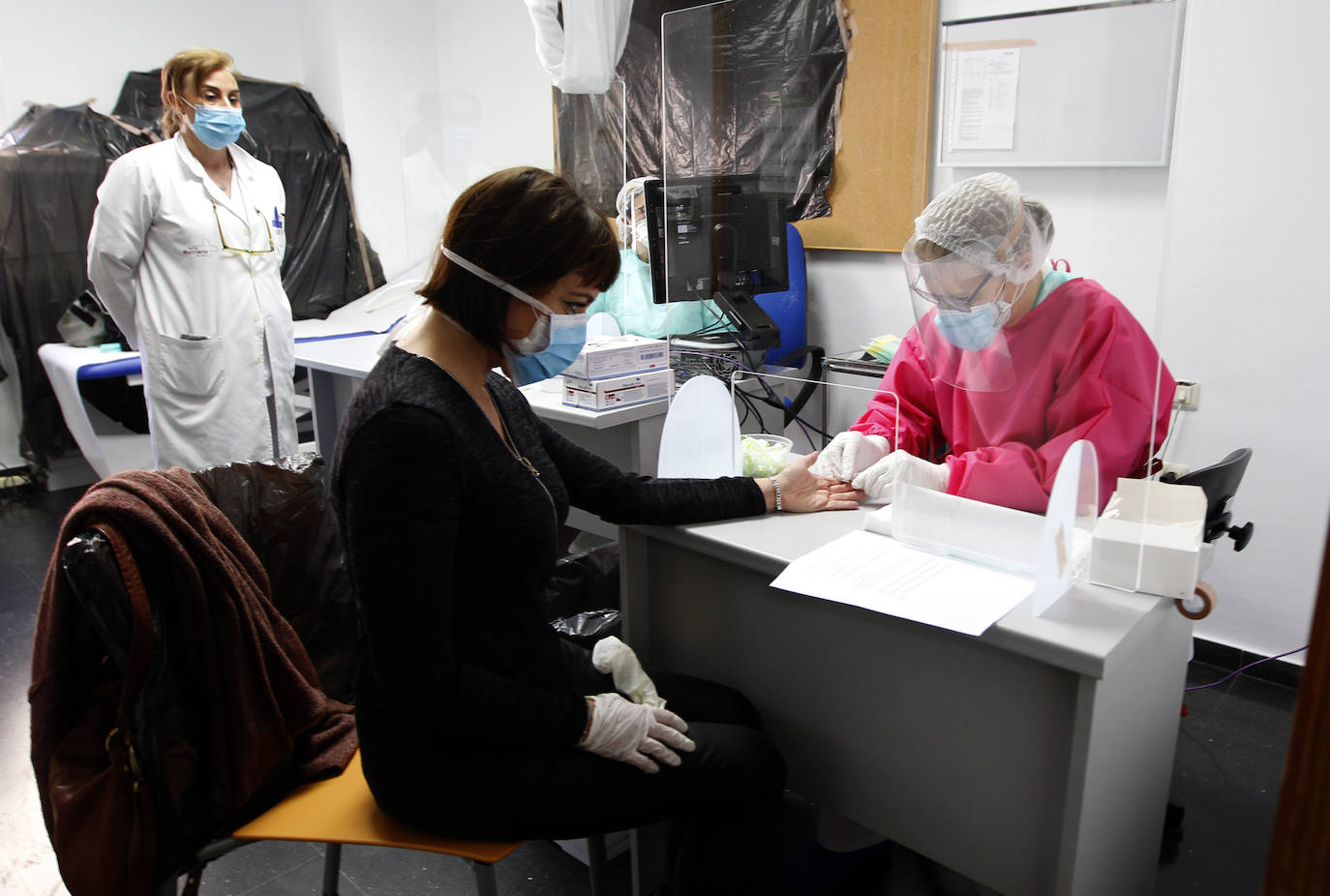 Fotos: Salud confía en completar en tres semanas las pruebas a más de 20.000 casos posibles