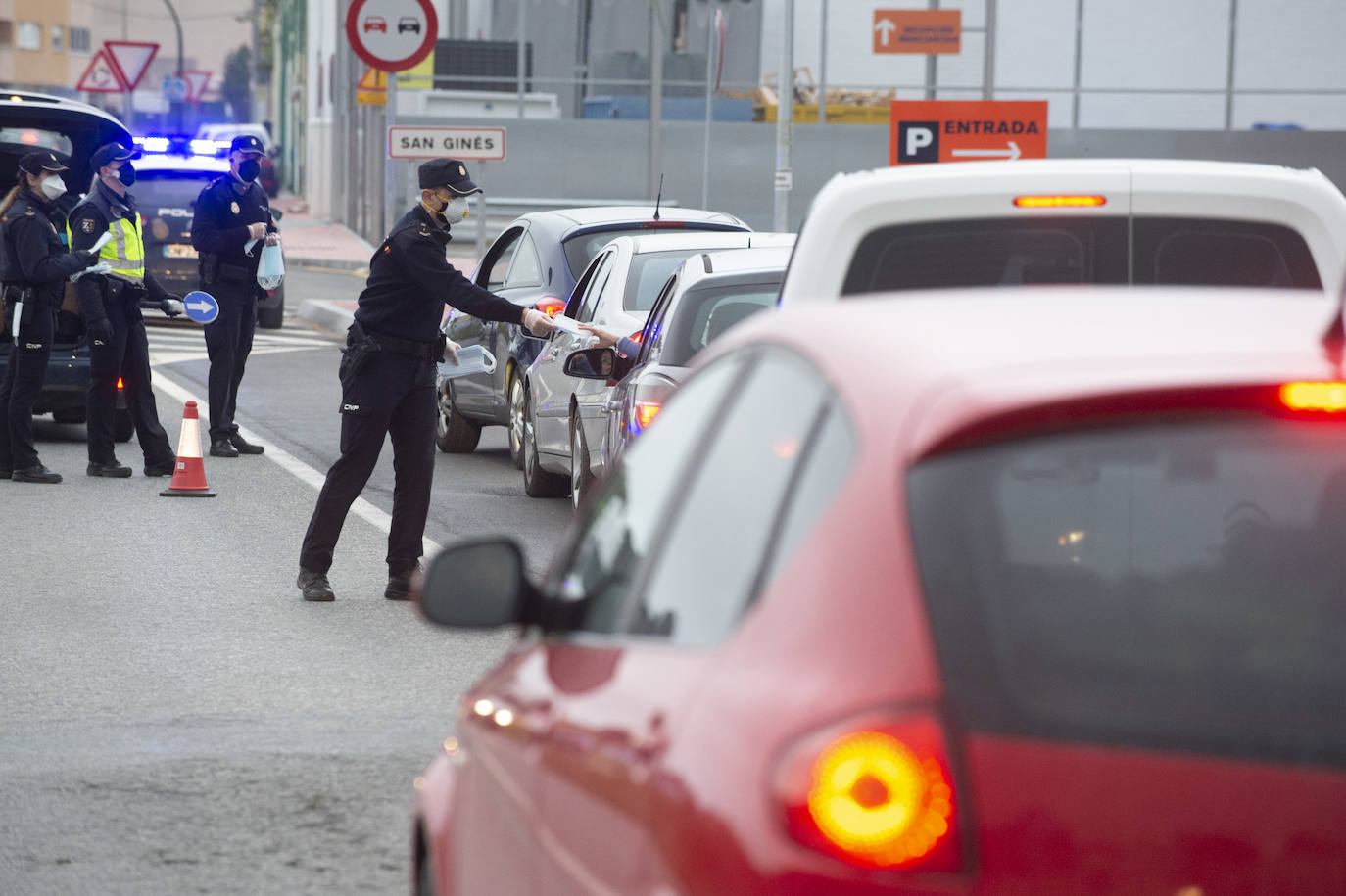 Fotos: Reparto de mascarillas el martes en Murcia