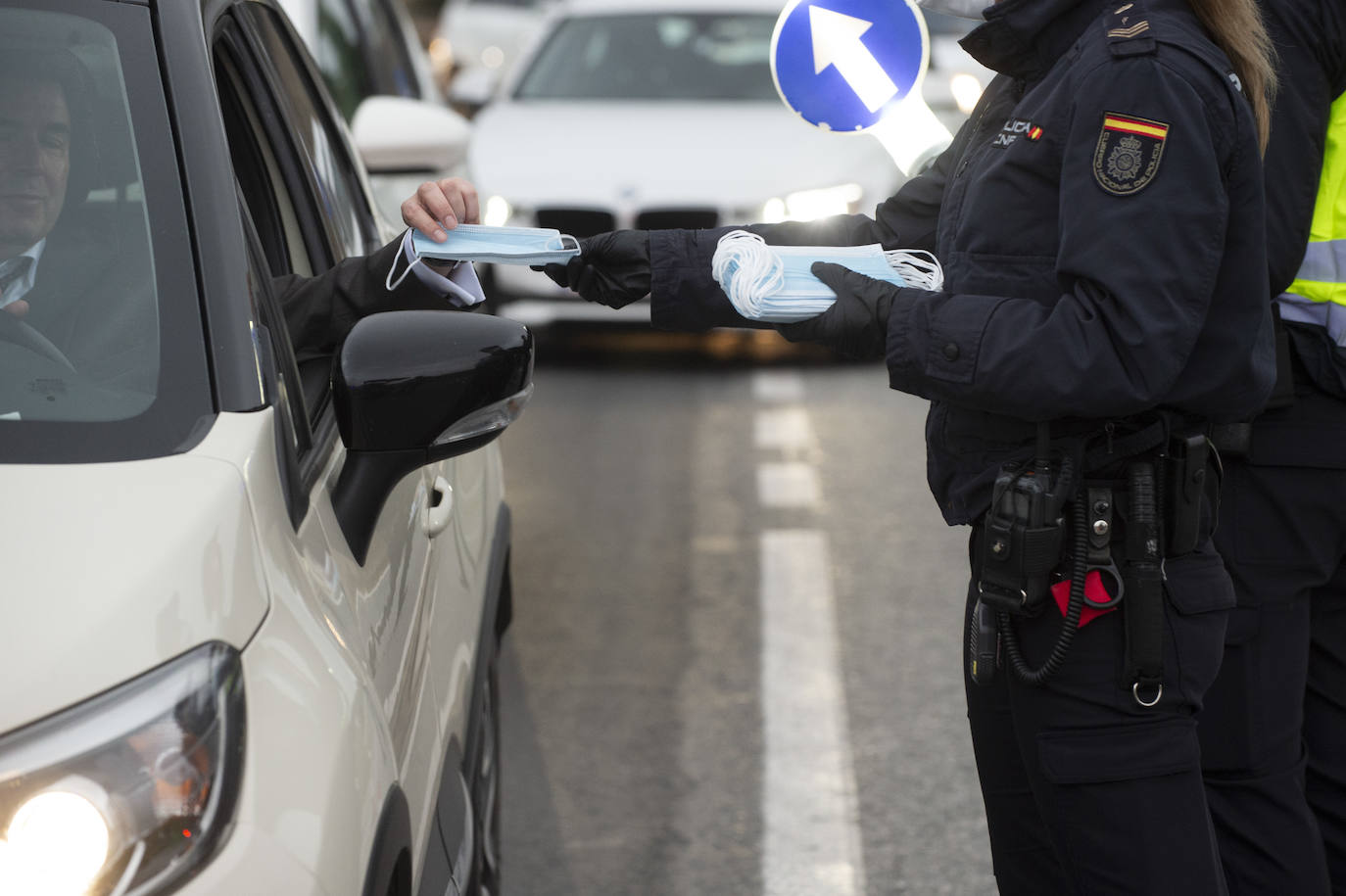 Fotos: Reparto de mascarillas el martes en Murcia