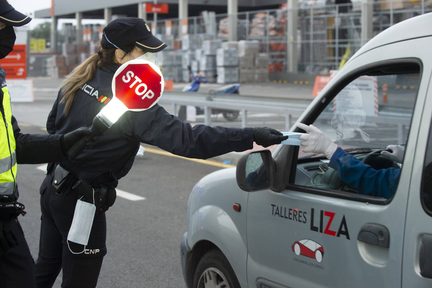 Fotos: Reparto de mascarillas el martes en Murcia