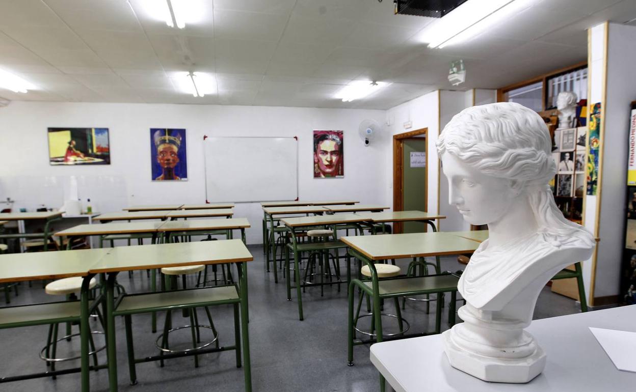 Un aula del instituto Juan Carlos I de Murcia, vacía desde hace ya seis semanas. 