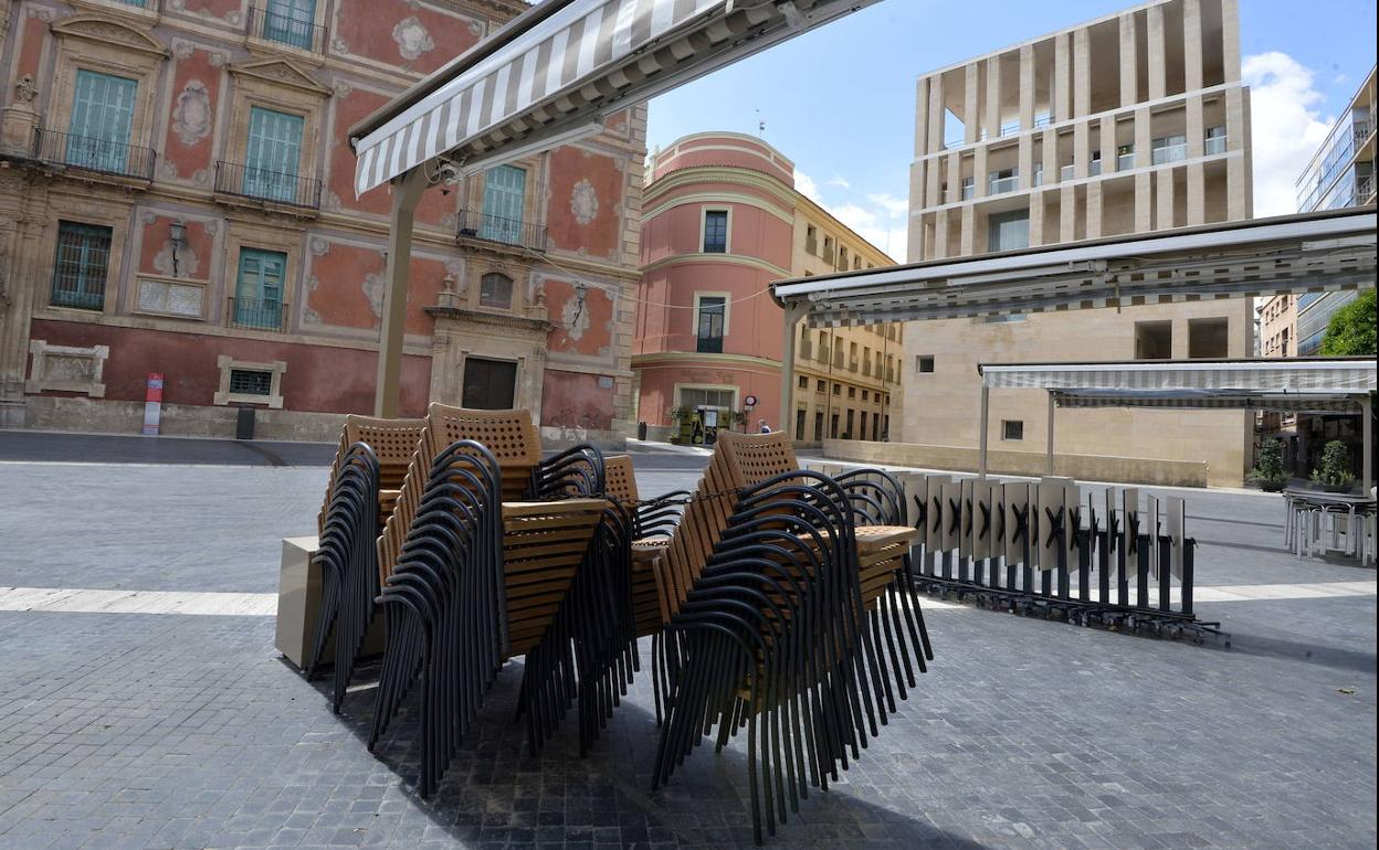 Terrazas cerradas en el centro de Murcia durante el estado de alarma.