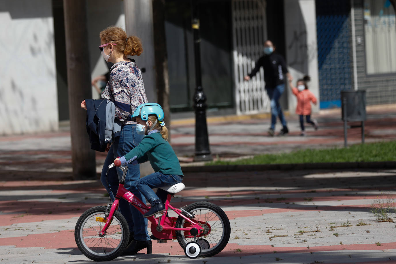 Fotos: Los niños vuelven a pasear por las calles de la Región