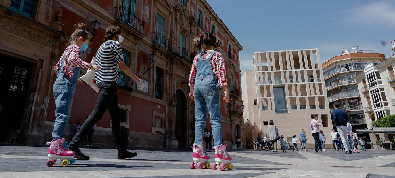 Fotos: Los niños vuelven a pasear por las calles de la Región