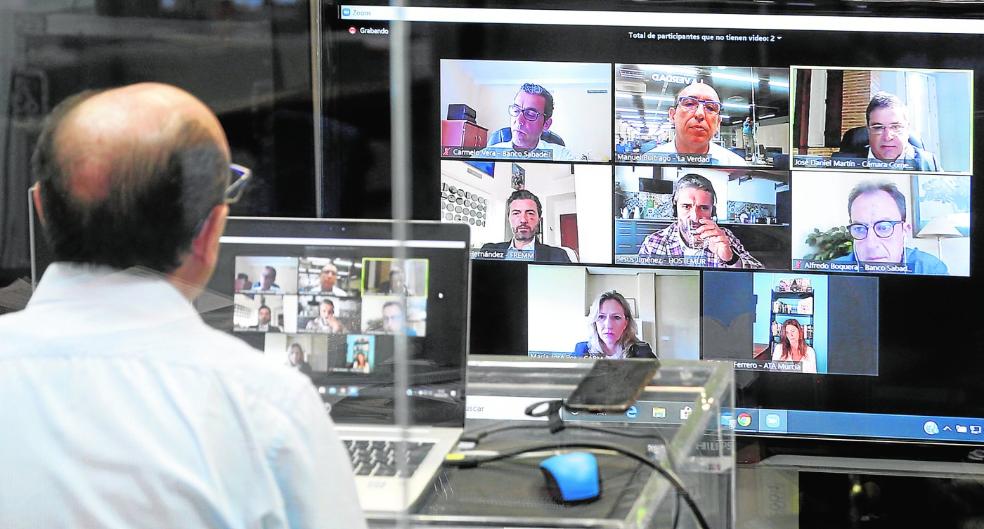 El periodista Manuel Buitrago modera desde LA VERDAD el encuentro digital protagonizado por Carmelo Vera, José Daniel Martín, Alfonso Hernández, Jesús Jiménez, Alfredo Boquera, María José Ros y Celia Ferrero. 
