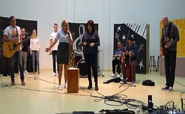 Los reclusos de Campos del Río graban un vídeo musical de ánimo ante la pandemia