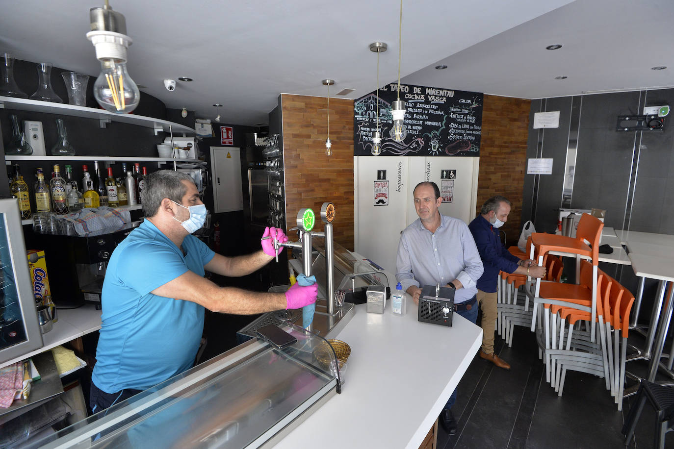 Fotos: Hostemur estima que solo la mitad de los bares de la Región abrirán terraza el lunes