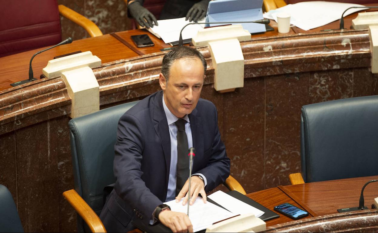 Javier Celdrán, este lunes, en la Comisión de Economía, Hacienda y Presupuesto de la Asamblea Regional.