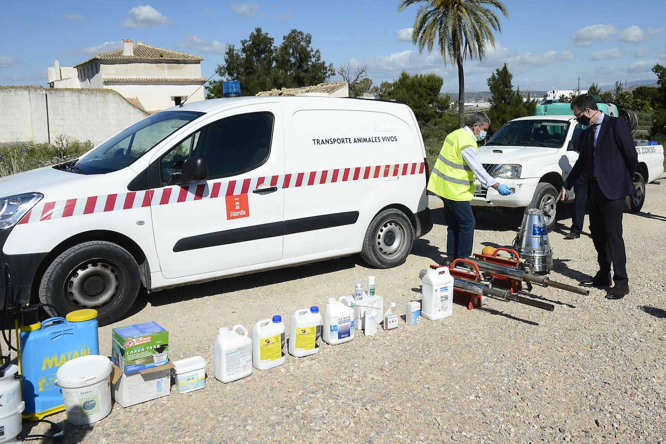 Fotos: Un helicóptero se une a la guerra contra el mosquito tigre en Murcia