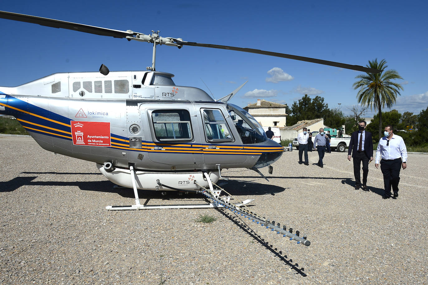 Fotos: Un helicóptero se une a la guerra contra el mosquito tigre en Murcia