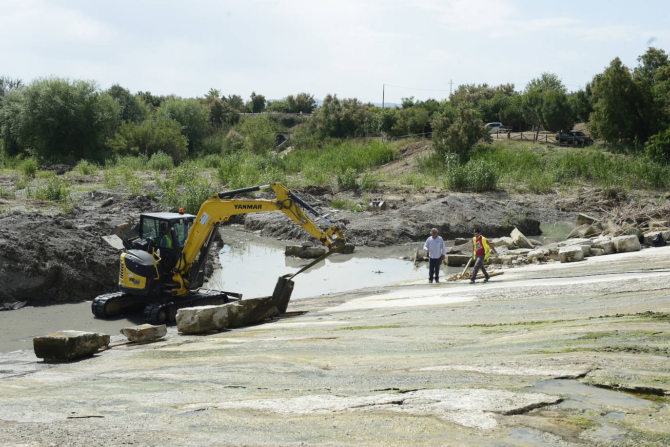 Fotos: Comienzan las obras para recomponer el muro de La Contraparada
