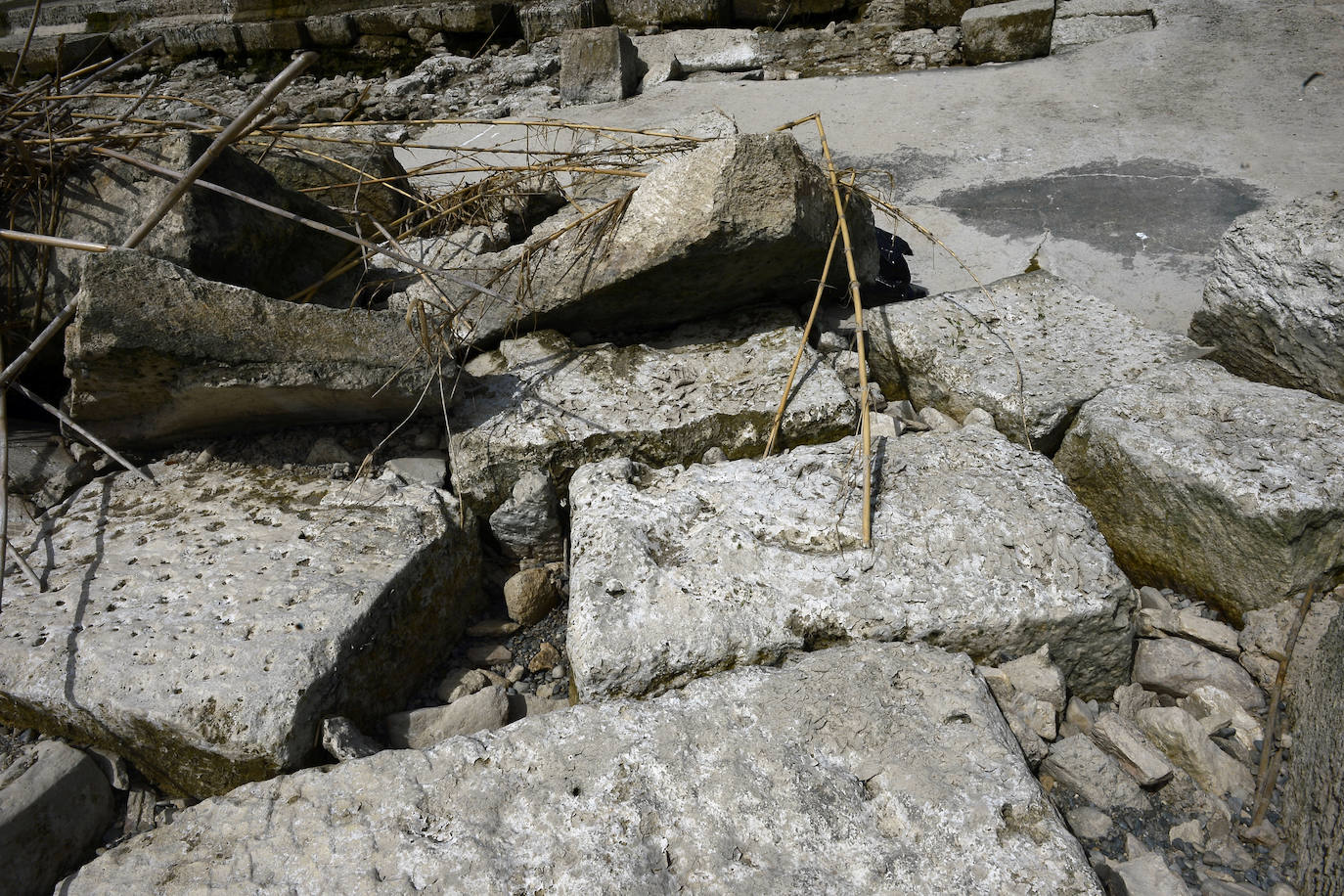 Fotos: Comienzan las obras para recomponer el muro de La Contraparada