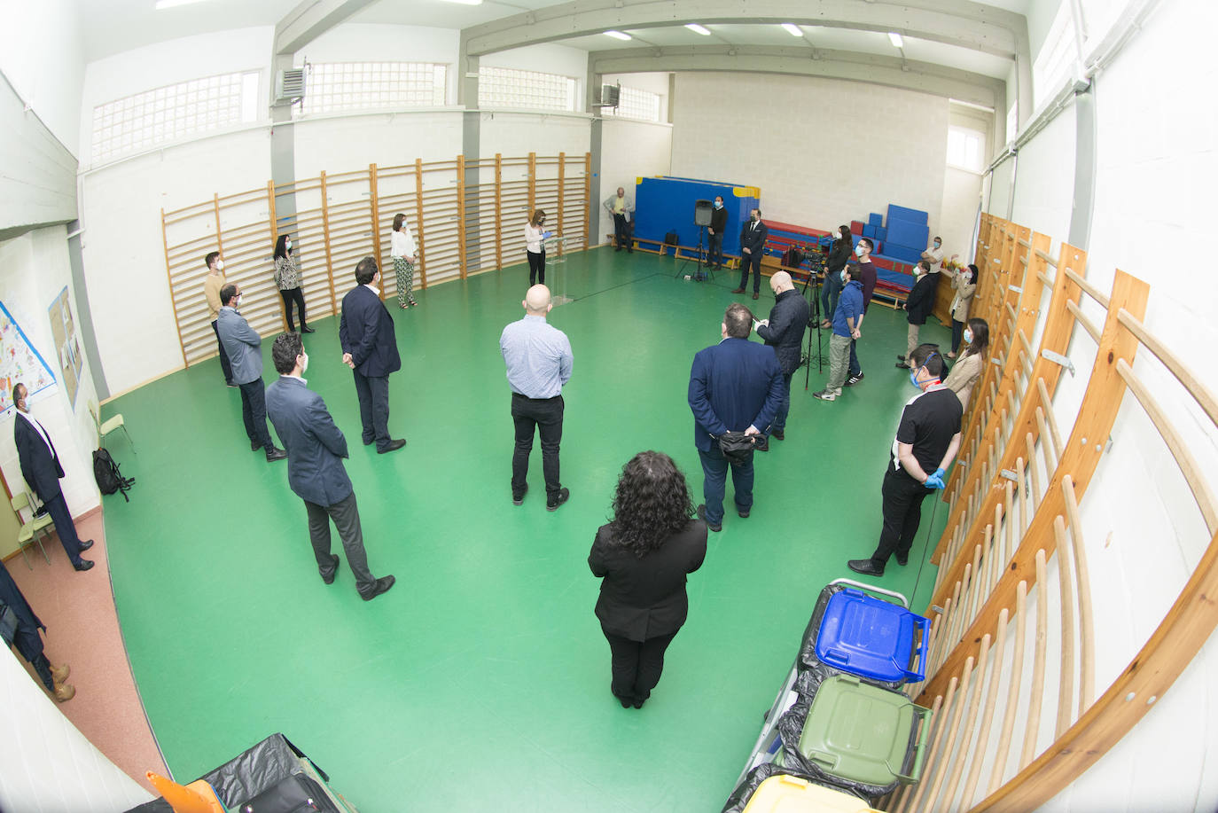 Fotos: Desinfectan los colegios de Murcia coincidiendo con la apertura de los centros para admisiones