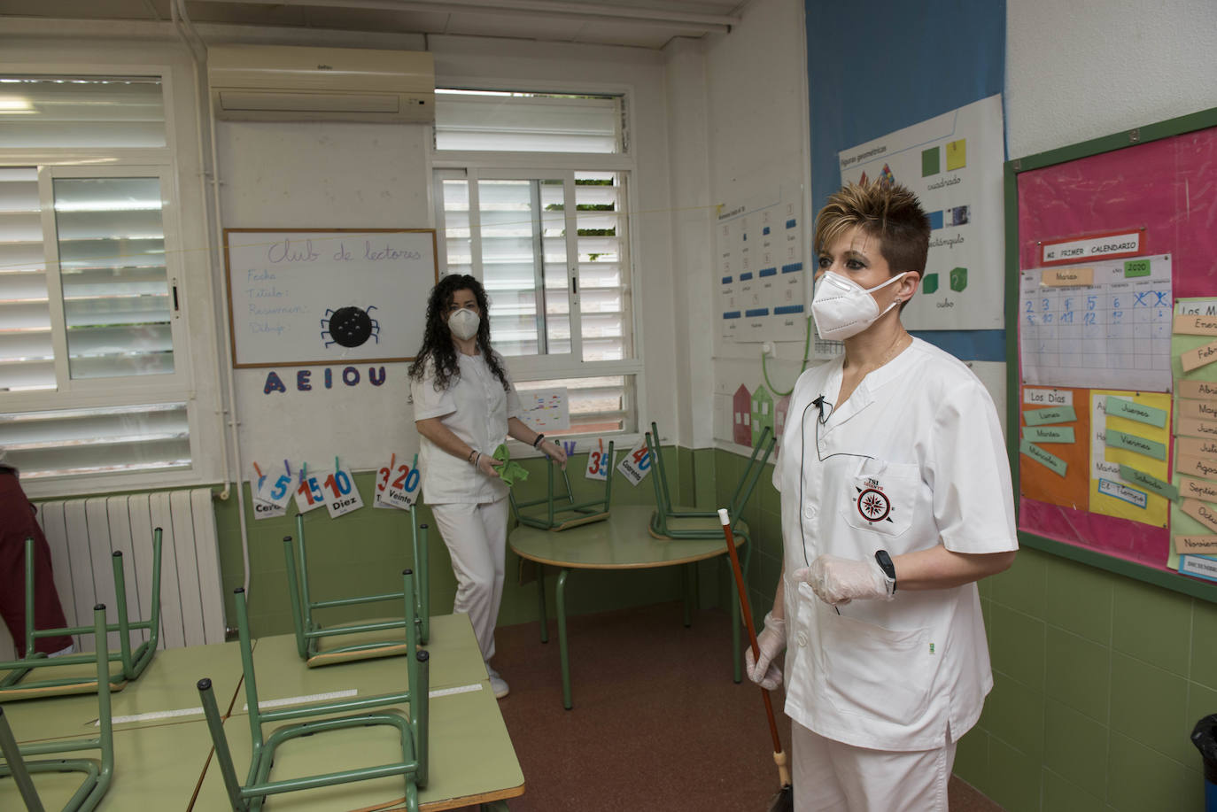 Fotos: Desinfectan los colegios de Murcia coincidiendo con la apertura de los centros para admisiones