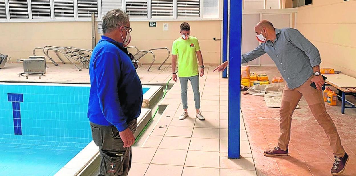 Trabajos de mejora en la piscina del Centro de Tecnificación de Los Narejos, que está previsto que se pueda usar la próxima semana. 