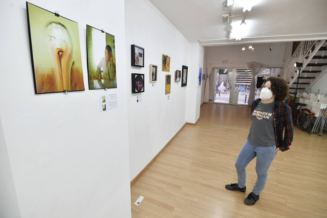 Fotos: Léucade ofrece pintura en vivo con el artista Cristóbal Pérez García