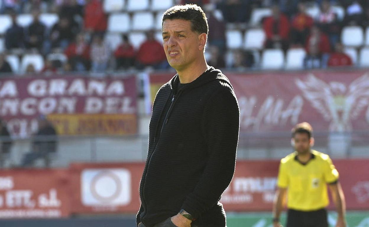 Sandroni, entrenador del Yeclano, durante el partido contra el Real Murcia de esta temporada.