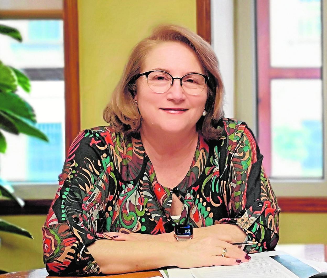 Isabel Tovar, presidenta del Colegio de Farmacéuticos de la Región.