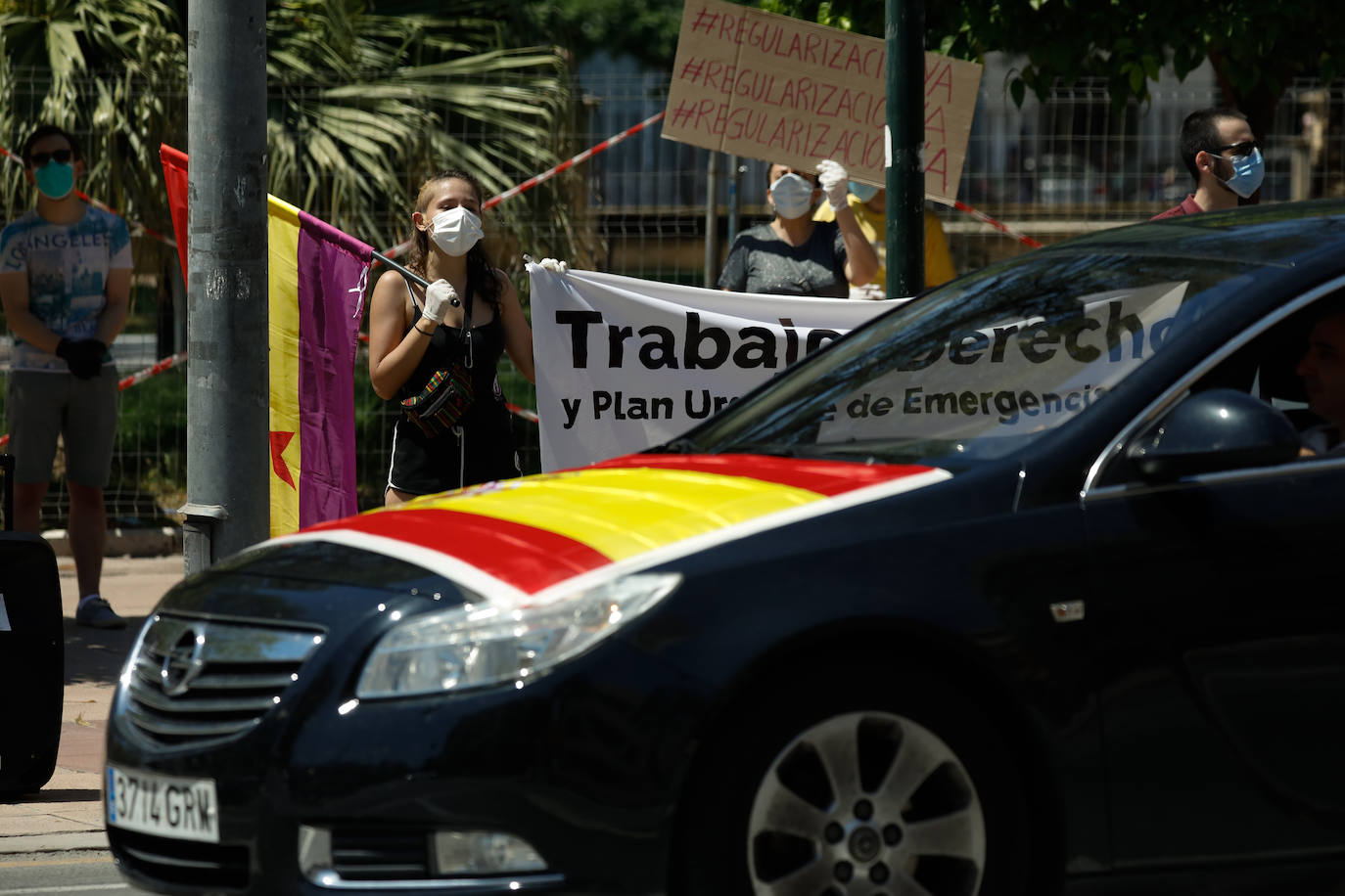 Fotos: Simpatizantes del PCPE se concentran en Murcia por un «plan urgente de emergencia social»