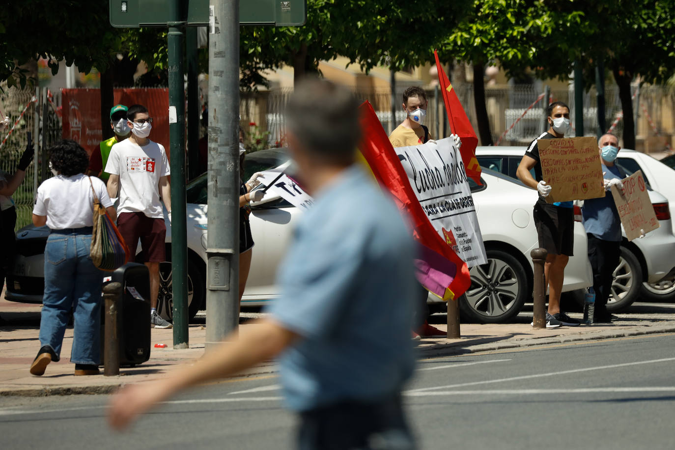 Fotos: Simpatizantes del PCPE se concentran en Murcia por un «plan urgente de emergencia social»