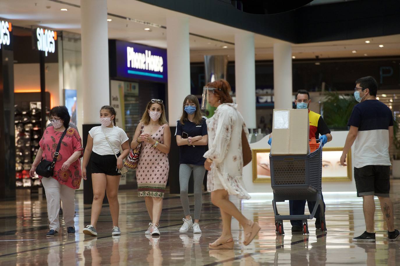Fotos: Los centros comerciales vuelven tras más de dos meses