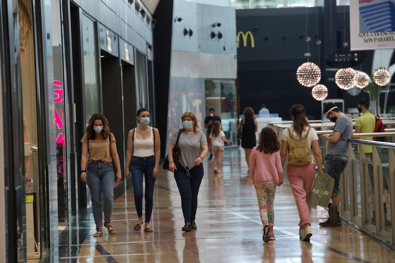Fotos: Los centros comerciales vuelven tras más de dos meses