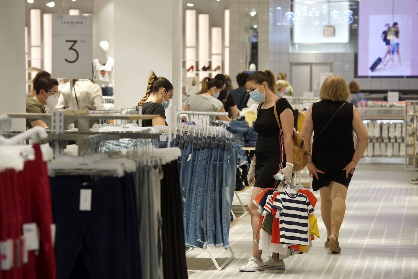 Fotos: Los centros comerciales vuelven tras más de dos meses