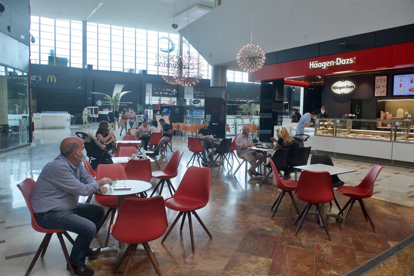 Fotos: Los centros comerciales vuelven tras más de dos meses