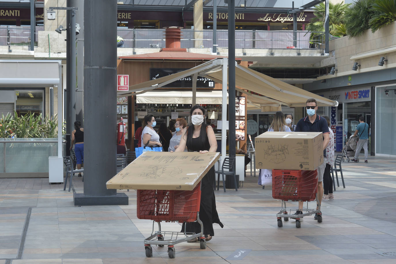 Fotos: Los centros comerciales vuelven tras más de dos meses