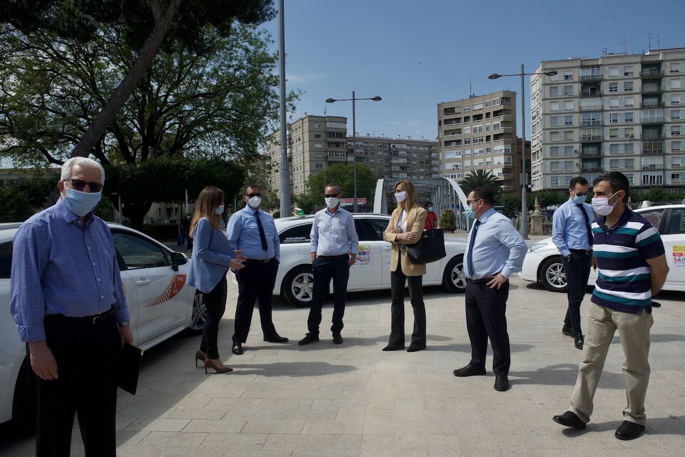 Fotos: Los taxistas de Murcia transportarán donaciones de forma gratuita al Banco de Alimentos