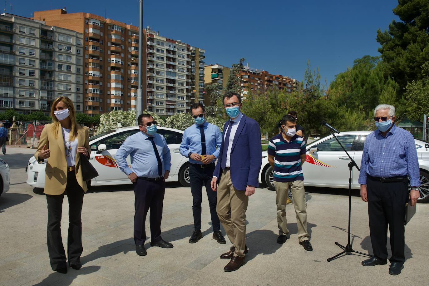 Fotos: Los taxistas de Murcia transportarán donaciones de forma gratuita al Banco de Alimentos
