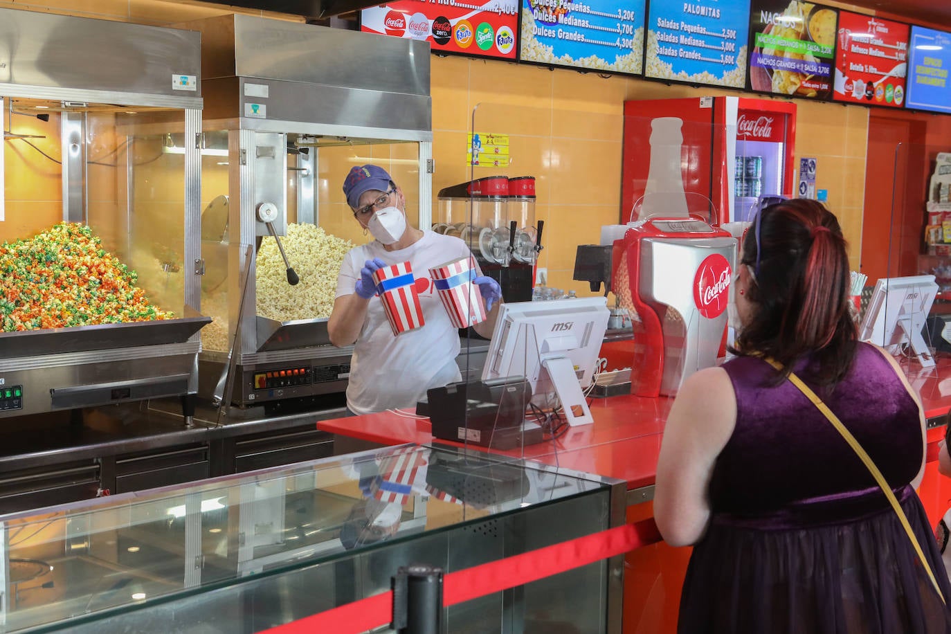 Fotos: Vuelve a abrir el cine del Parque Almenara de Lorca