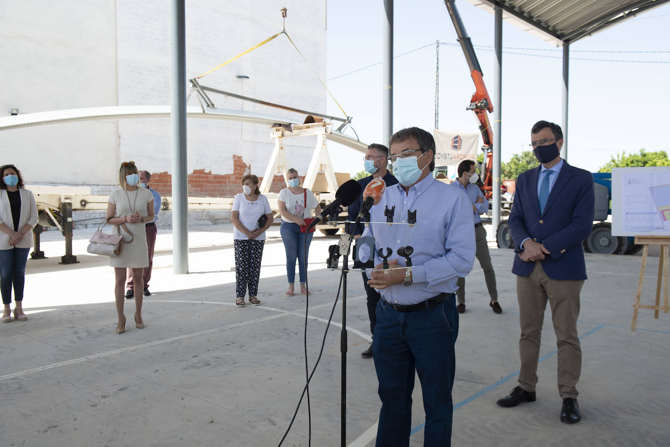 Fotos: El polideportivo del colegio de Puebla de Soto podrá utilizarse todo el año
